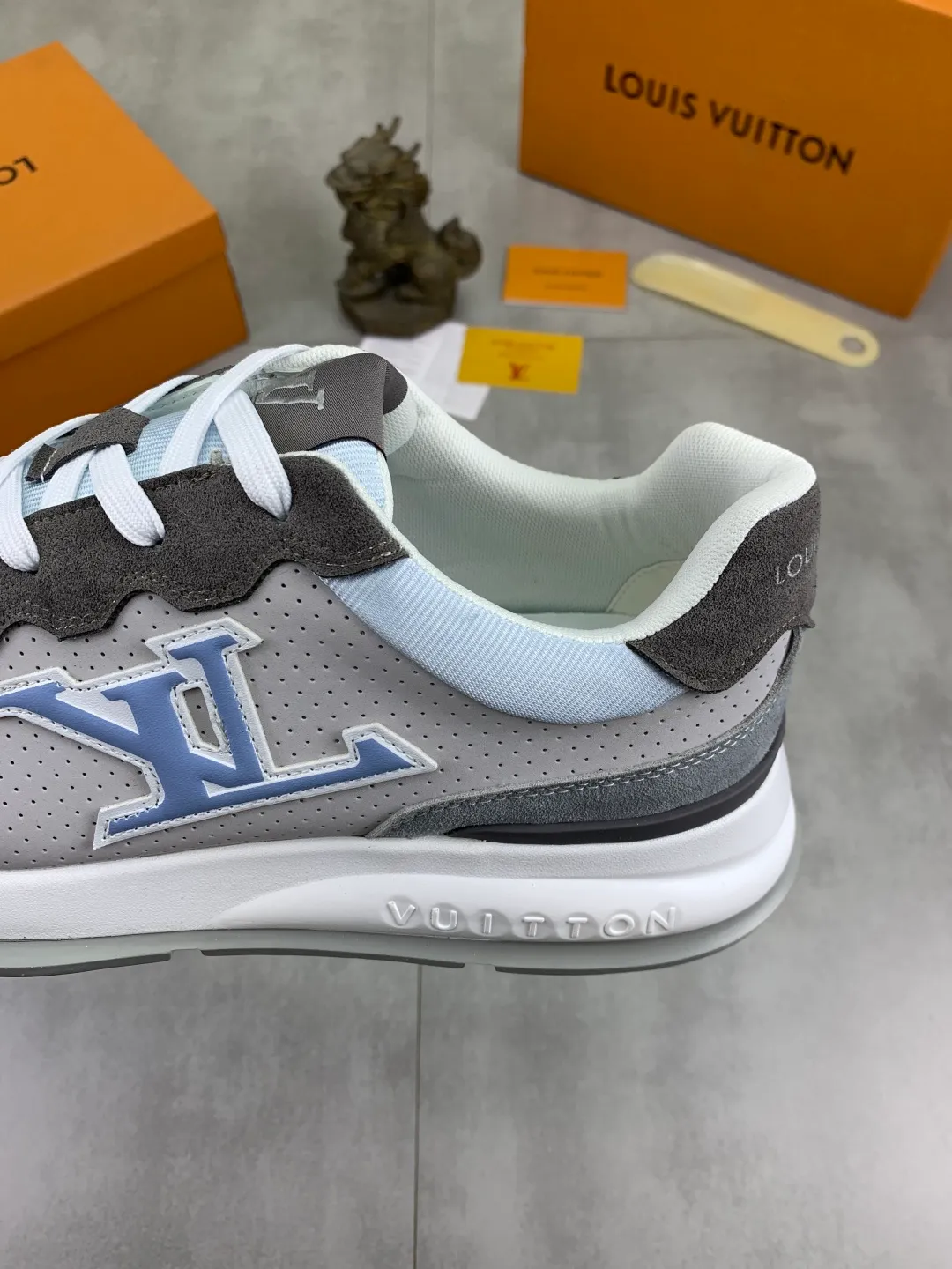 Men's men's shoes💰P440💰[New model]🆘[Louis Vuitton] LV official website latest model🎁casual and fashionable men's shoes👟hot style💥simple and elegant style, exclusive for trendy men. Unique official website latest brand elements👑original decoration, fashionable and generous, the fabric is made of original calfskin➕comfortable and breathable mesh lining➕pig skin lining ✅The official website specifies wear-resistant casual outsole, the classic model is taken in real life🎬Color: 3️⃣colors available😍Number of codes: 38-44 (45 46 customized)